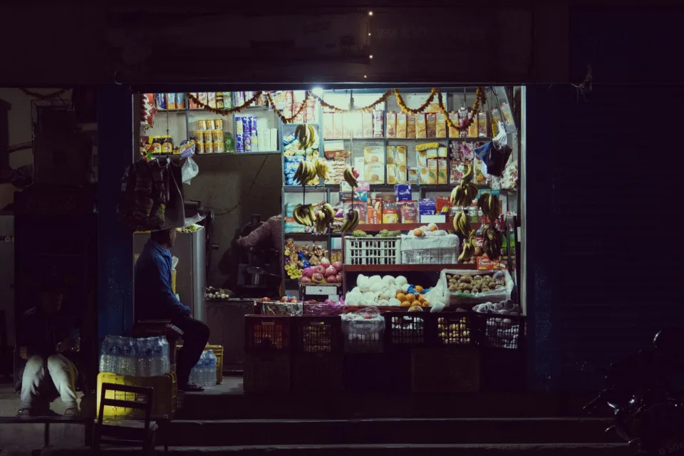 Kệ hàng mới xếp tại Tuấn Linh Fruit